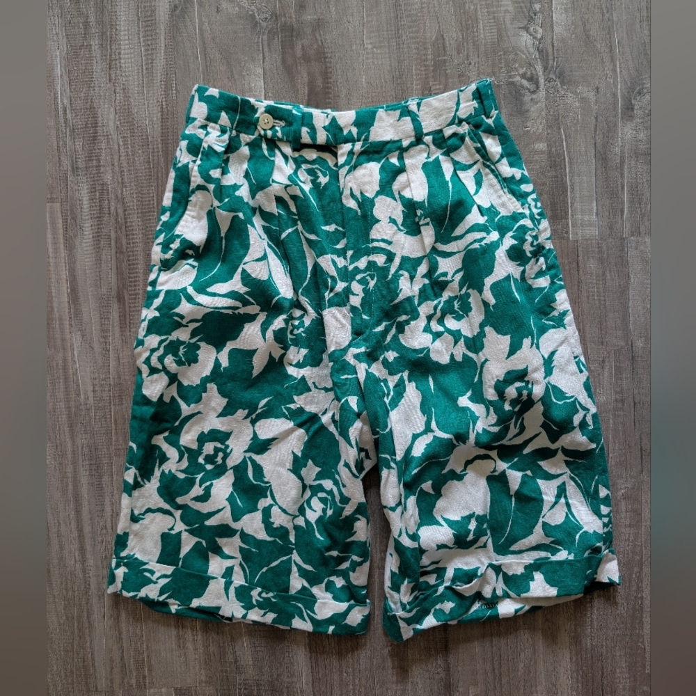 Corbin Ltd Vintage 90's Floral Green and White Womens Pleated High waist Shorts